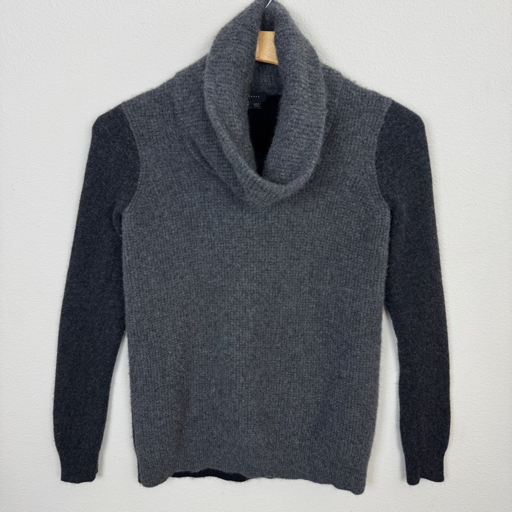 Theory Cashmere Turtleneck Sweater Small Color Block Quiet Luxury Small